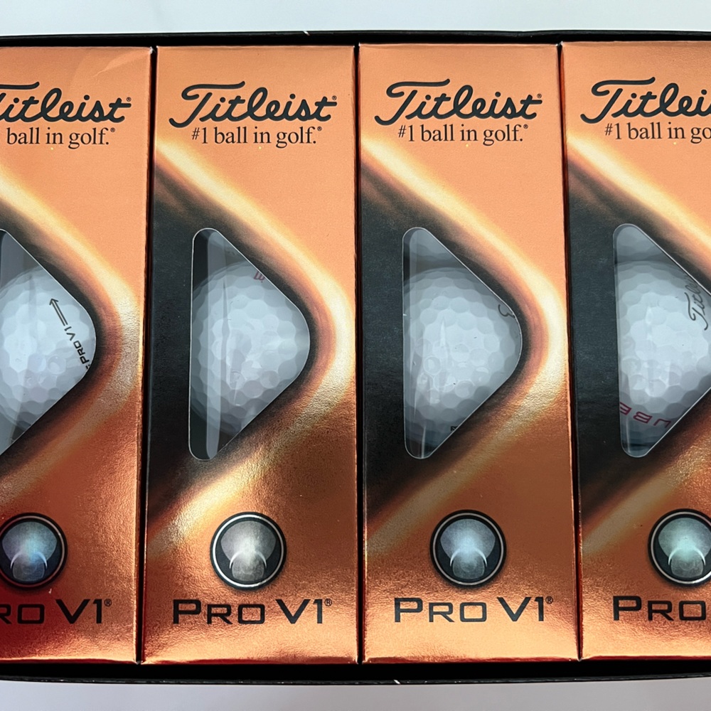 Titleist PRO V1 golf balls.